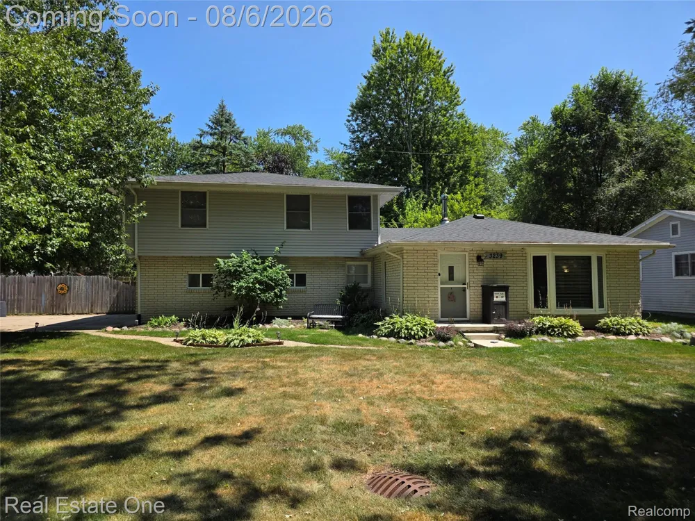 3239 Fox Boulevard Commerce Charter Township, MI 48382