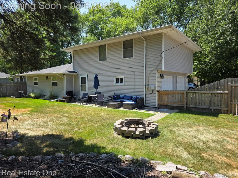 3239 Fox Boulevard Commerce Charter Township, MI 48382