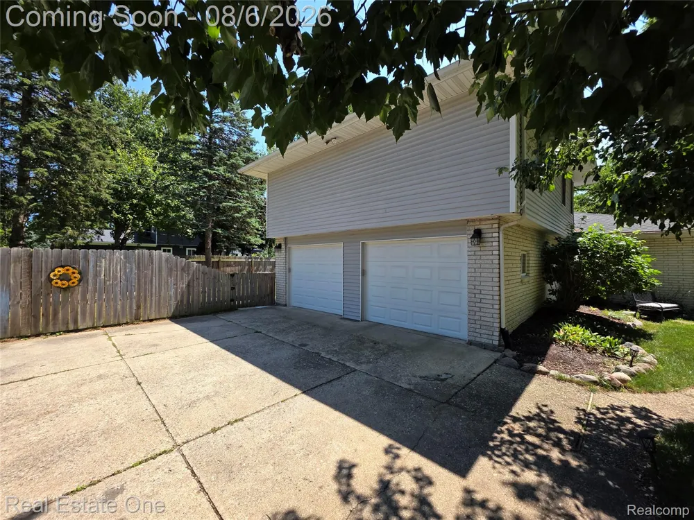 3239 Fox Boulevard Commerce Charter Township, MI 48382