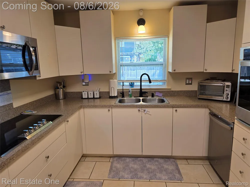 3239 Fox Boulevard Commerce Charter Township, MI 48382