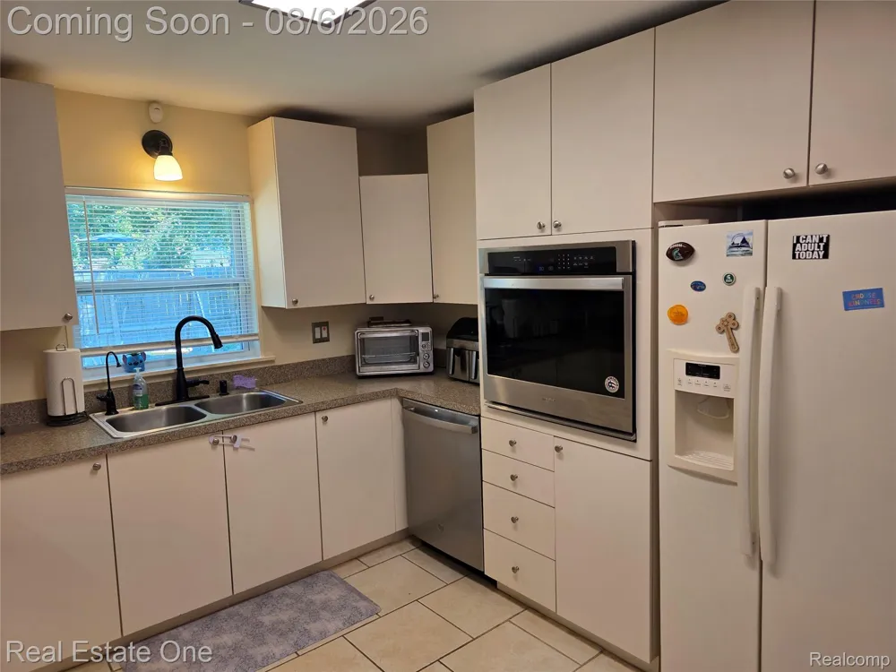 3239 Fox Boulevard Commerce Charter Township, MI 48382