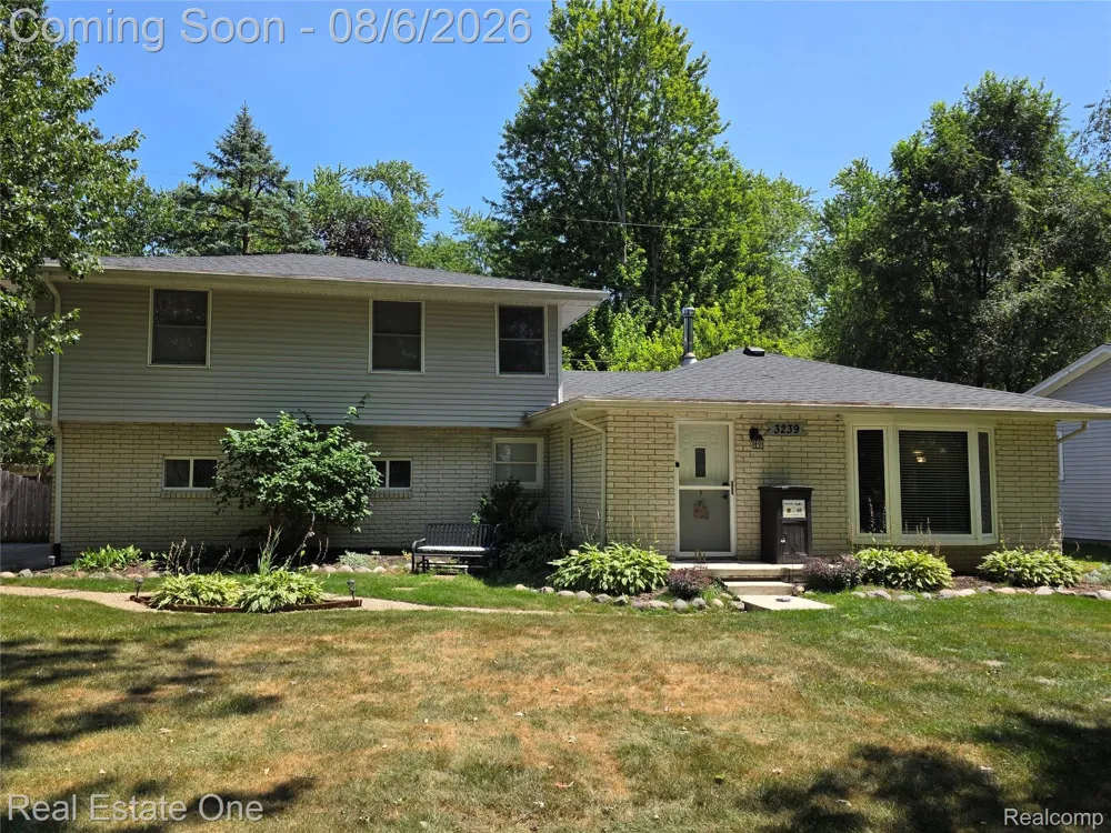 3239 Fox Boulevard Commerce Charter Township, MI 48382
