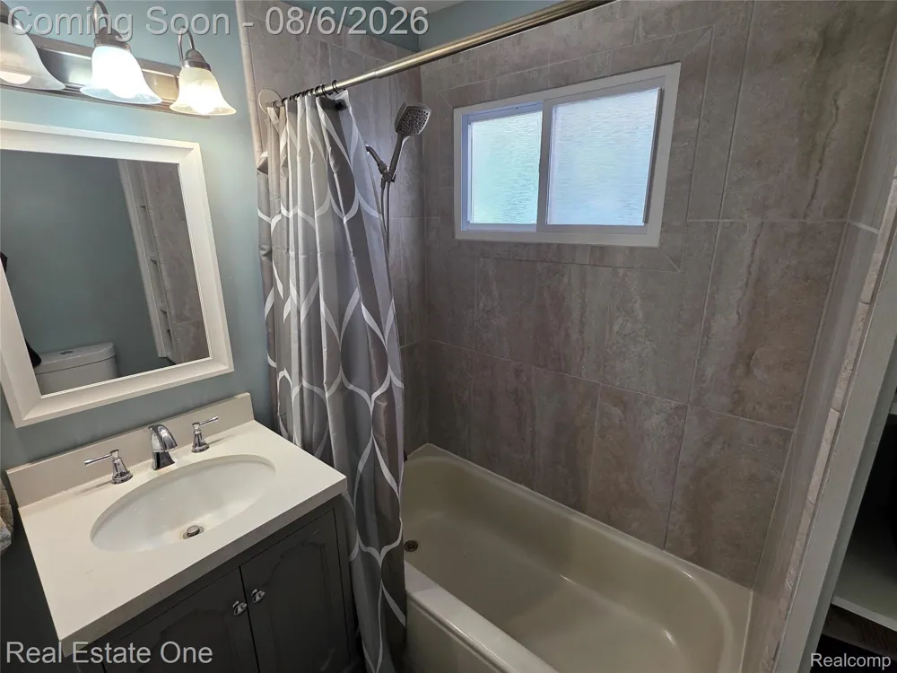 3239 Fox Boulevard Commerce Charter Township, MI 48382