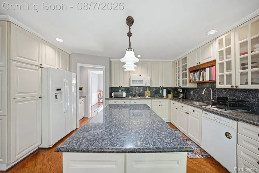 53134 Alyssa Court Shelby Charter Township, MI 48315