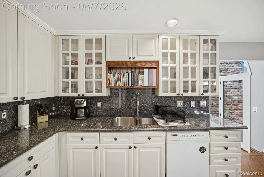 53134 Alyssa Court Shelby Charter Township, MI 48315