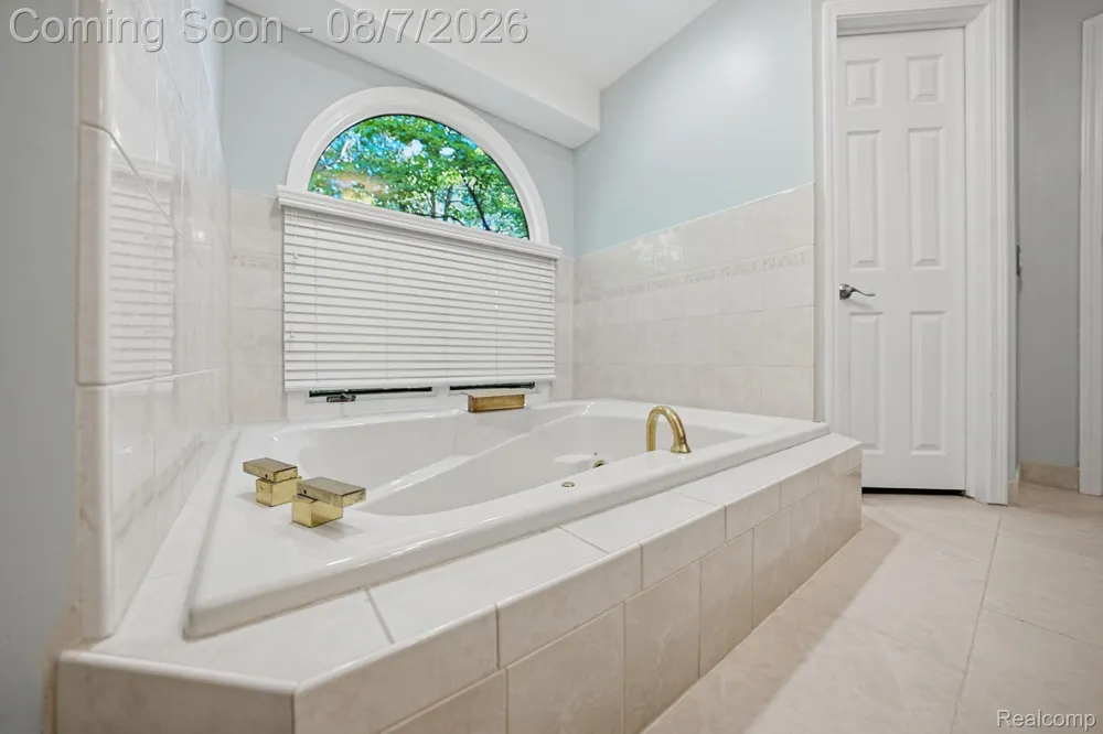 53134 Alyssa Court Shelby Charter Township, MI 48315
