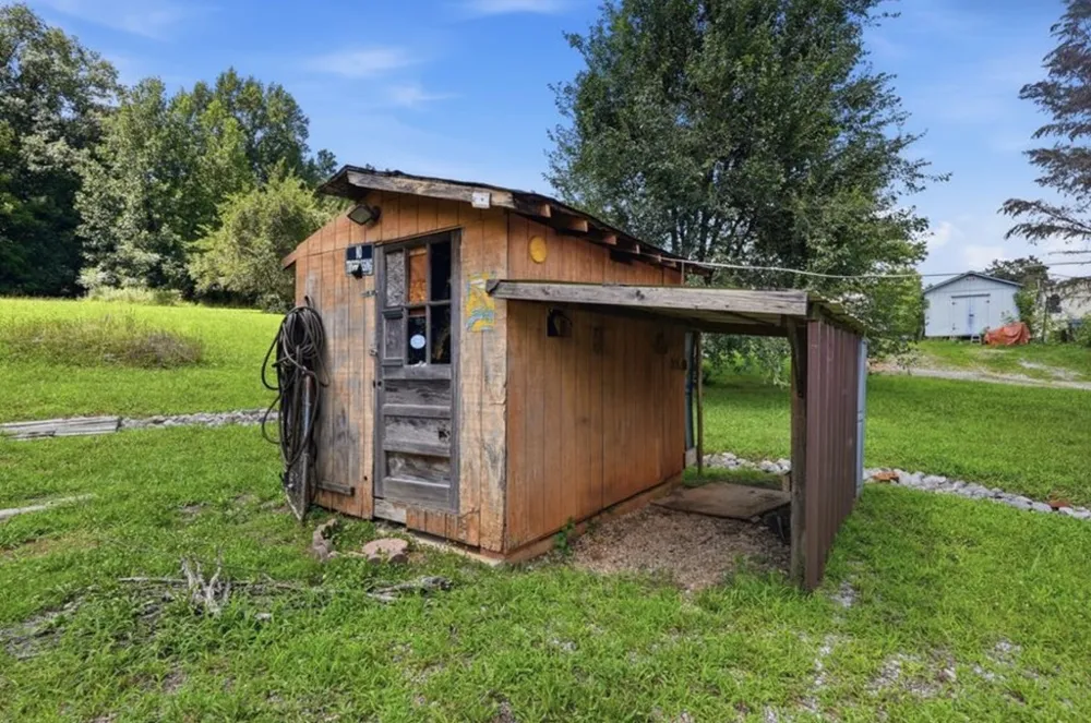 280 Middle Dr Sparta, TN 38583
