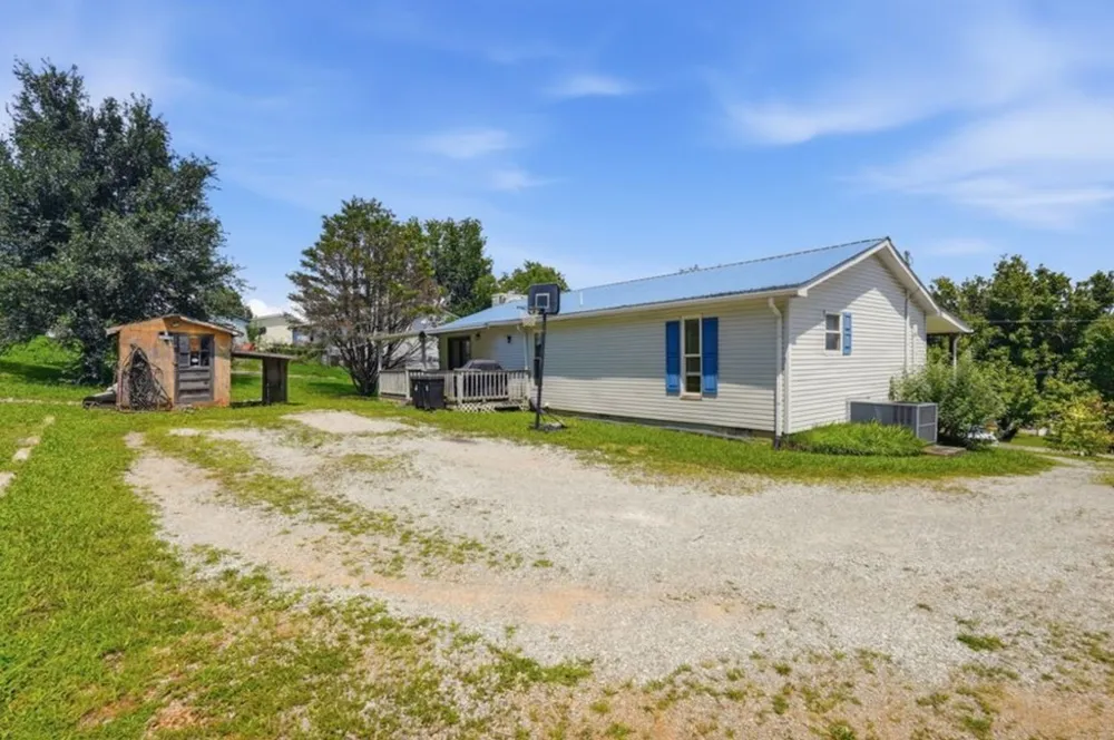 280 Middle Dr Sparta, TN 38583