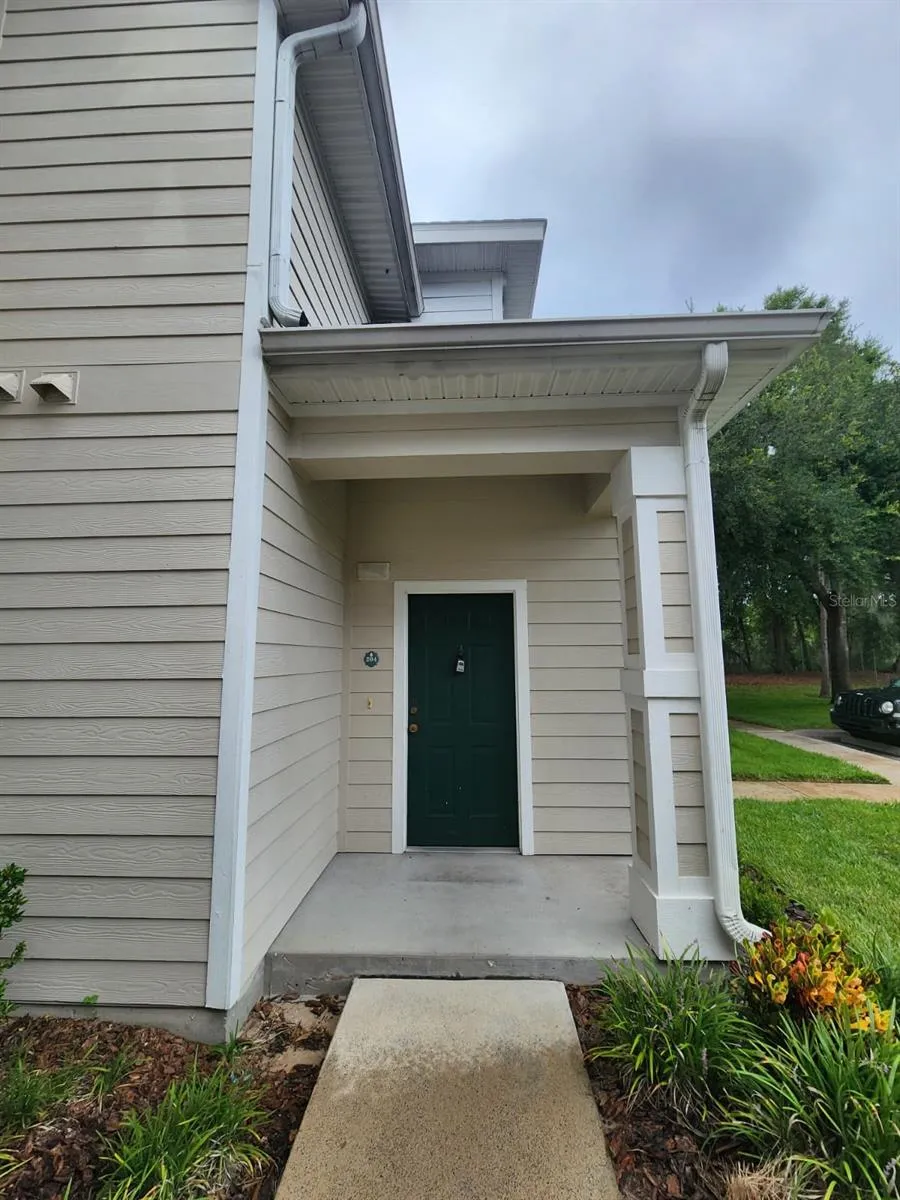 142 SOUTHERN PECAN CIRCLE #204 Winter Garden, FL 34787