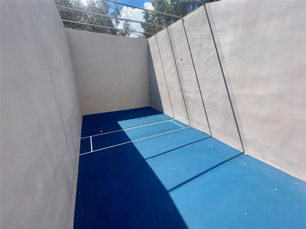 4025 ANGEL OAK COURT #203 Tampa, FL 33613