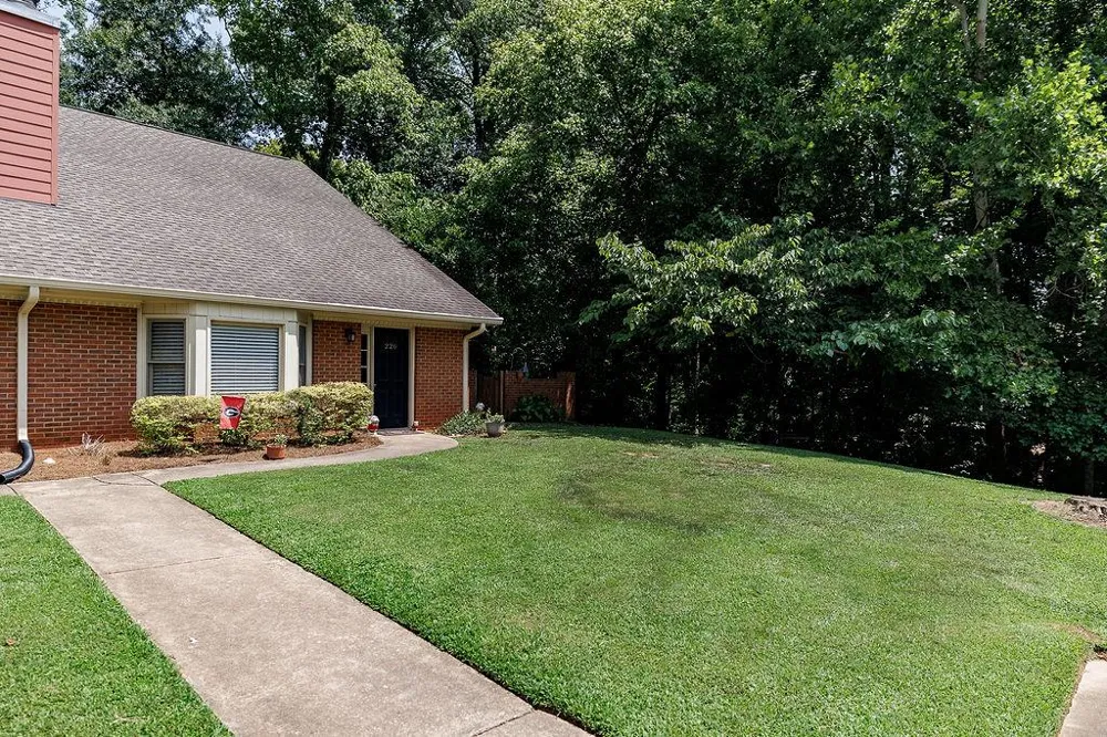 220 Eaglewood Court Athens, GA 30606