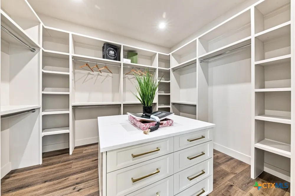 103 Lakeview Boulevard New Braunfels, TX 78130