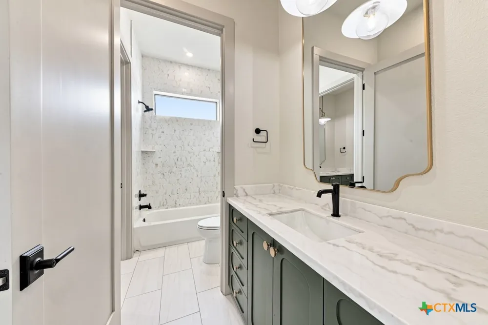 103 Lakeview Boulevard New Braunfels, TX 78130