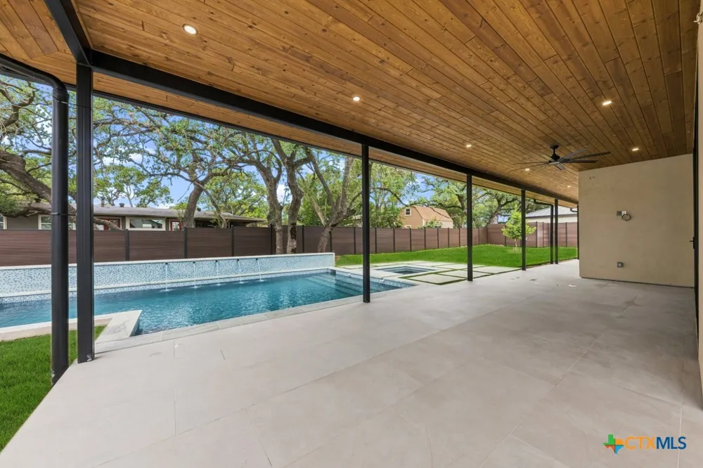 103 Lakeview Boulevard New Braunfels, TX 78130