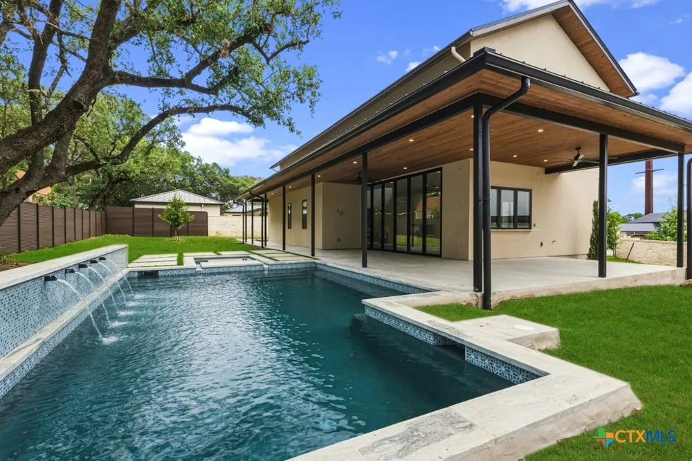103 Lakeview Boulevard New Braunfels, TX 78130