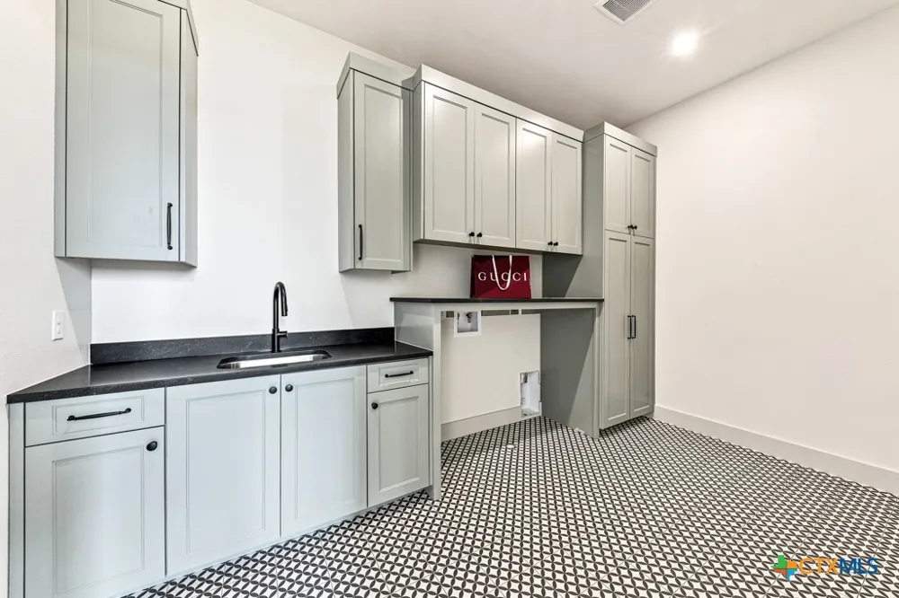 103 Lakeview Boulevard New Braunfels, TX 78130