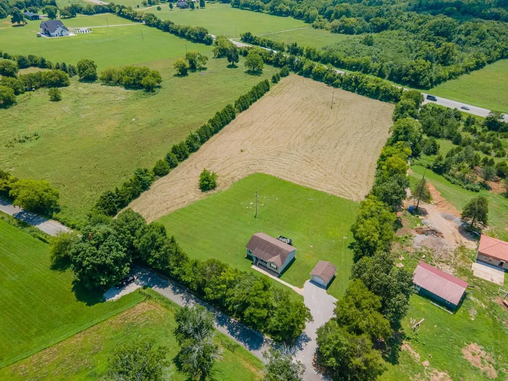 2784 Joe Reeves Rd Lewisburg, TN 37091