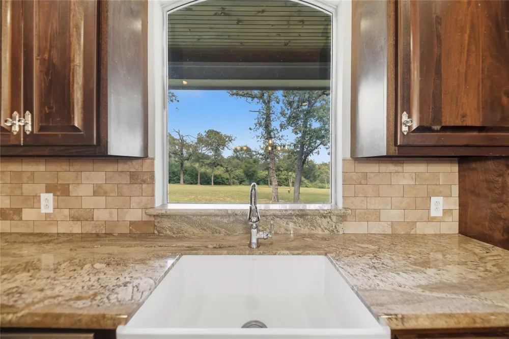8595 Jared Road Bellville, TX 77418
