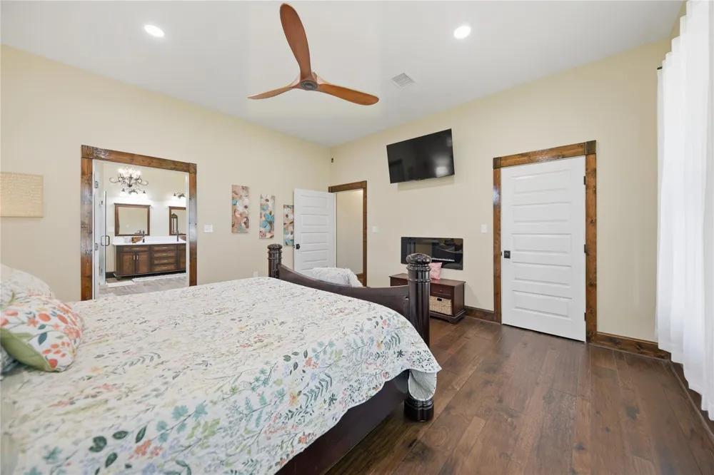 8595 Jared Road Bellville, TX 77418