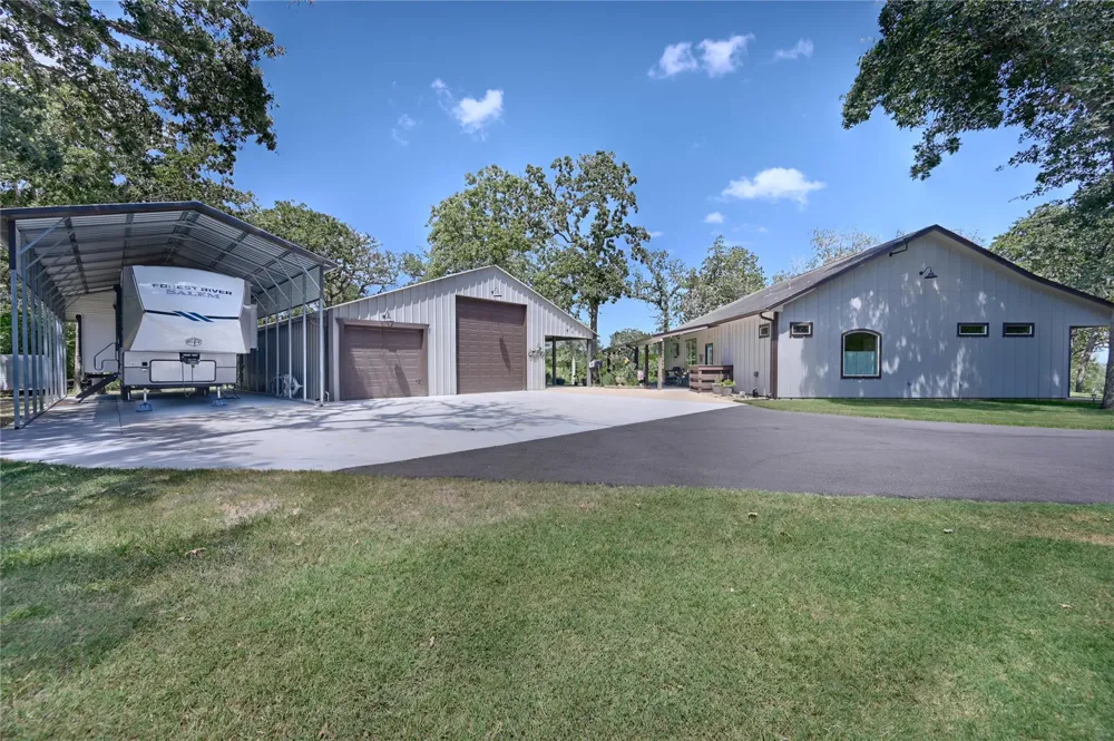 8595 Jared Road Bellville, TX 77418