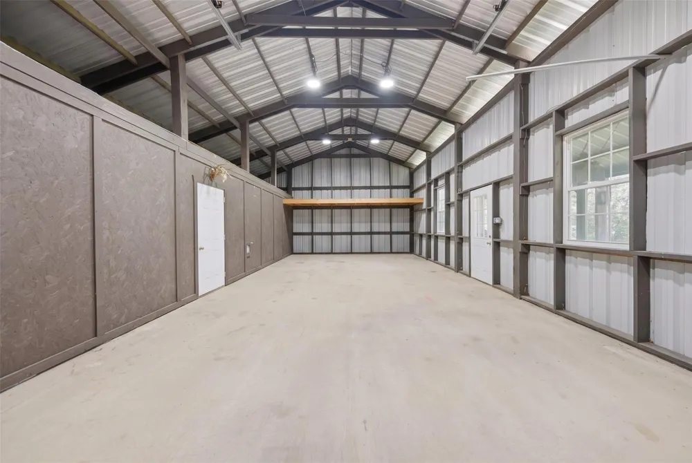 8595 Jared Road Bellville, TX 77418