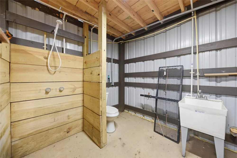 8595 Jared Road Bellville, TX 77418