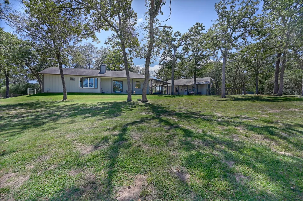 8595 Jared Road Bellville, TX 77418