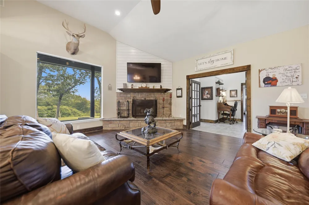 8595 Jared Road Bellville, TX 77418