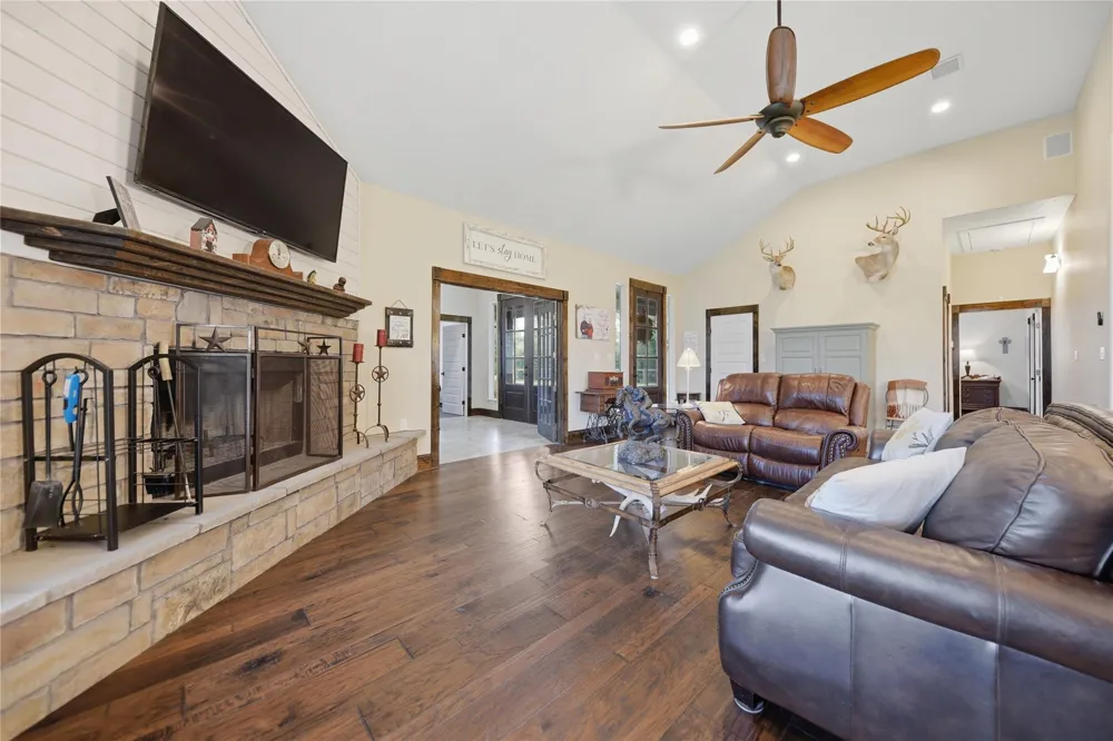 8595 Jared Road Bellville, TX 77418