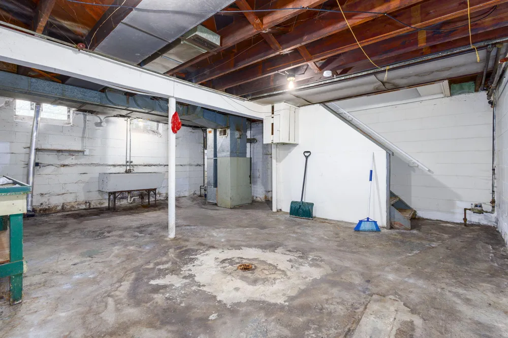 18434 Kelly Road Detroit, MI 48224