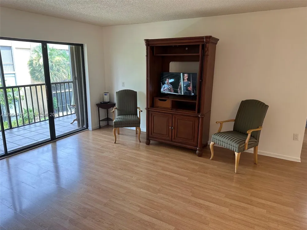 8415 SW 107th Ave #303W Miami, FL 33173