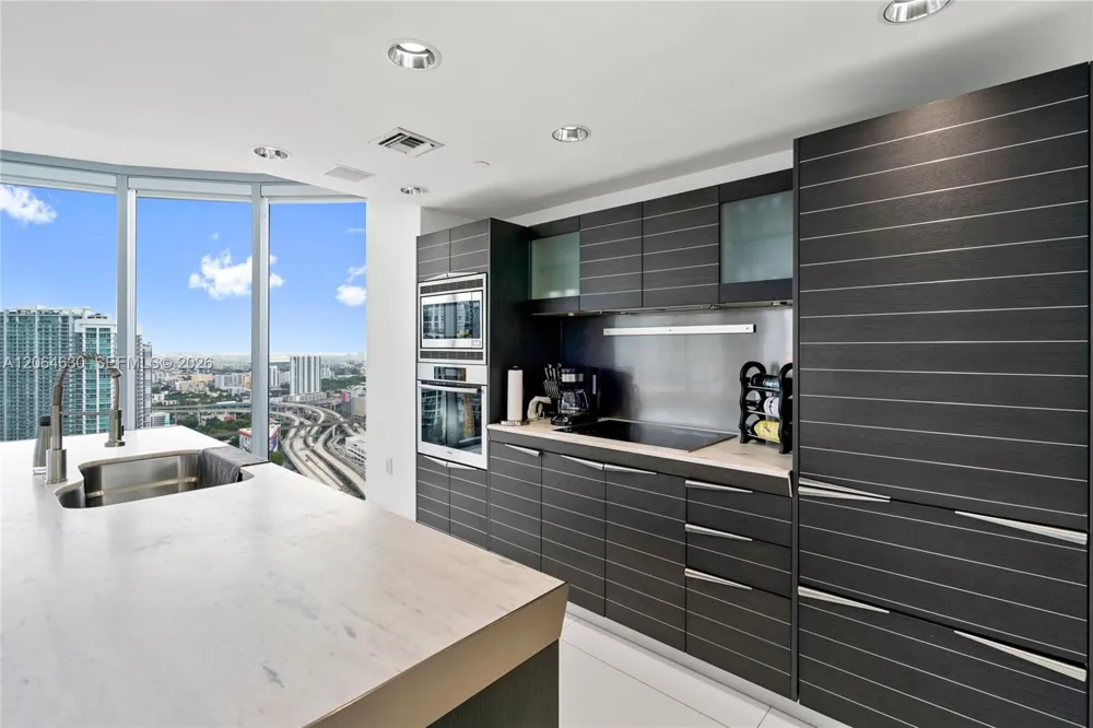 200 Biscayne Boulevard Way #3802 Miami, FL 33131