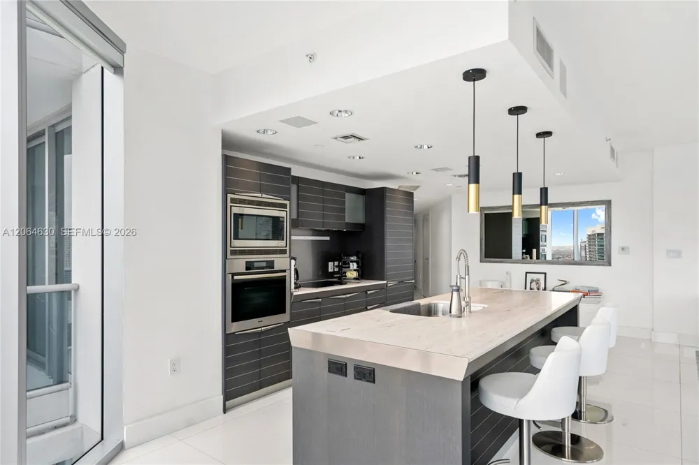 200 Biscayne Boulevard Way #3802 Miami, FL 33131