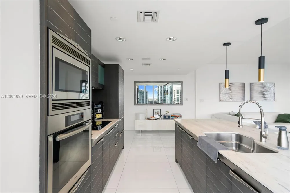 200 Biscayne Boulevard Way #3802 Miami, FL 33131