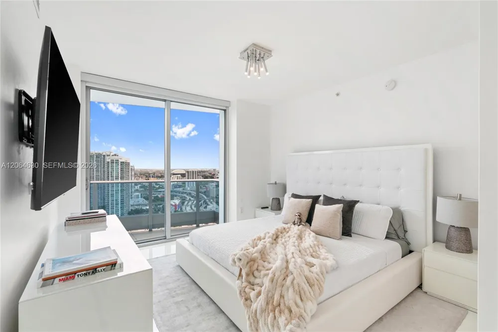 200 Biscayne Boulevard Way #3802 Miami, FL 33131