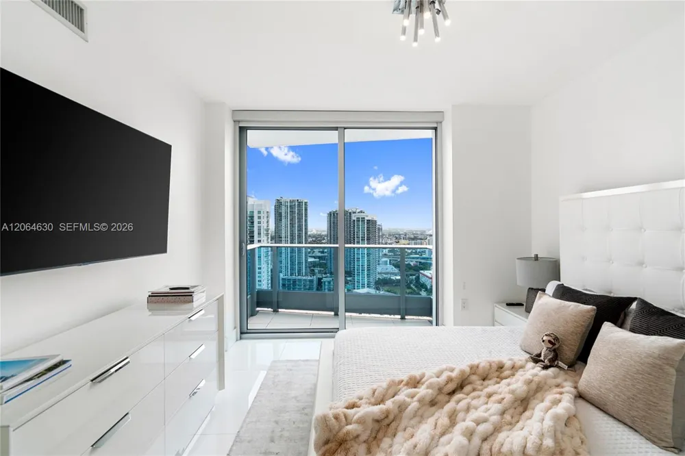 200 Biscayne Boulevard Way #3802 Miami, FL 33131