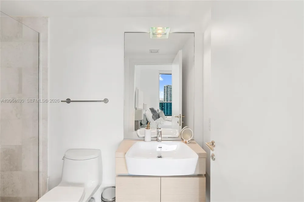 200 Biscayne Boulevard Way #3802 Miami, FL 33131