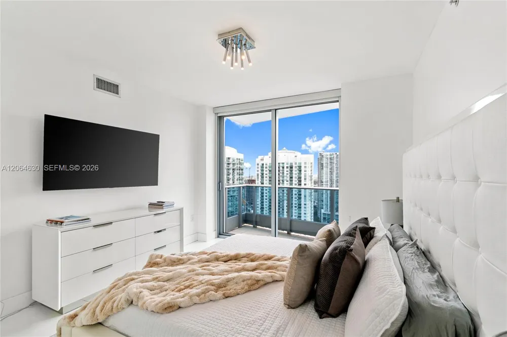 200 Biscayne Boulevard Way #3802 Miami, FL 33131