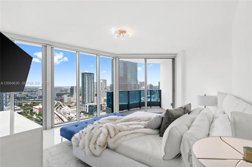 200 Biscayne Boulevard Way #3802 Miami, FL 33131