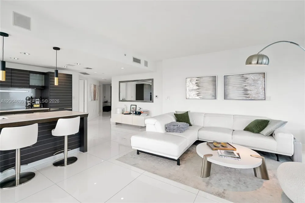200 Biscayne Boulevard Way #3802 Miami, FL 33131