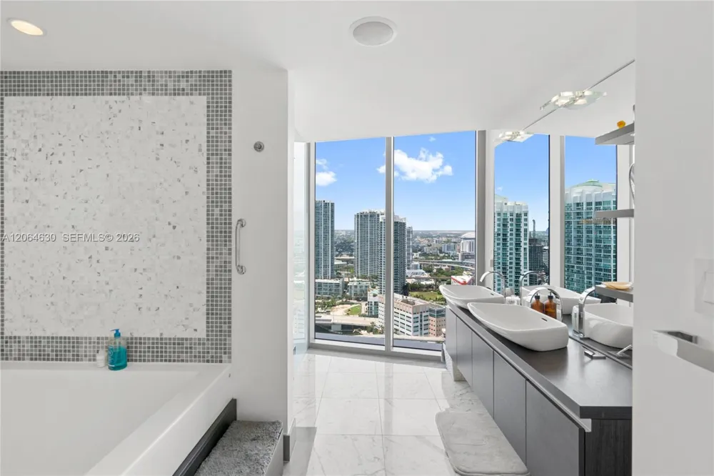 200 Biscayne Boulevard Way #3802 Miami, FL 33131