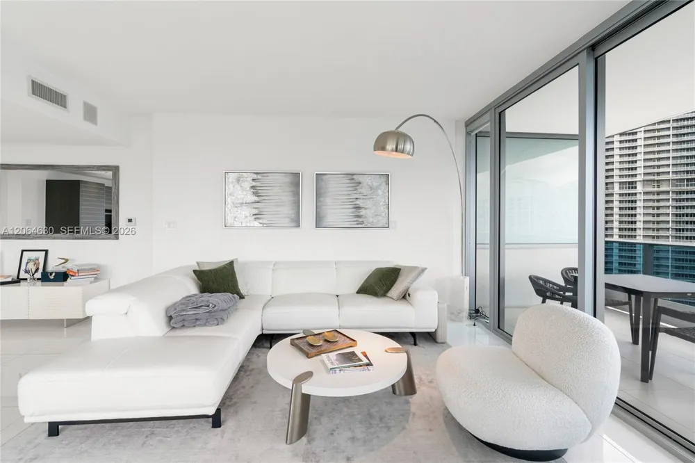 200 Biscayne Boulevard Way #3802 Miami, FL 33131