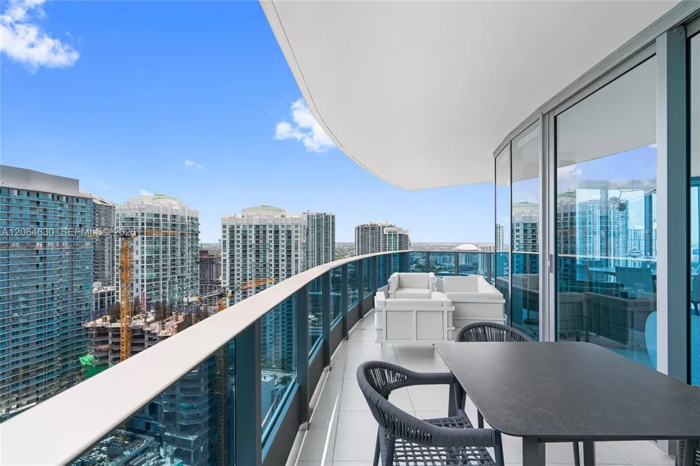 200 Biscayne Boulevard Way #3802 Miami, FL 33131