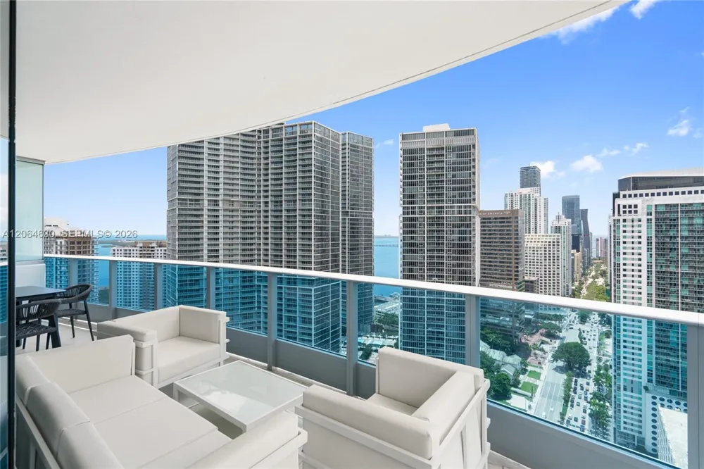 200 Biscayne Boulevard Way #3802 Miami, FL 33131