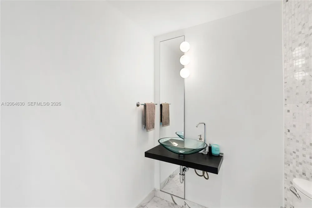 200 Biscayne Boulevard Way #3802 Miami, FL 33131