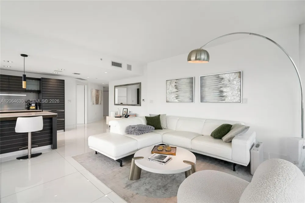 200 Biscayne Boulevard Way #3802 Miami, FL 33131
