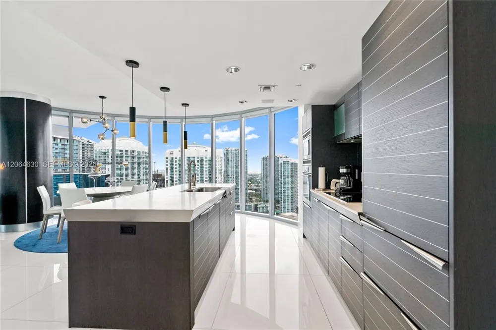 200 Biscayne Boulevard Way #3802 Miami, FL 33131