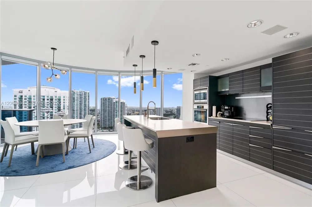 200 Biscayne Boulevard Way #3802 Miami, FL 33131