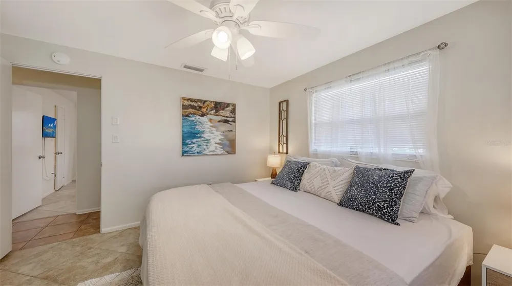2551 WANETA DRIVE Sarasota, FL 34231