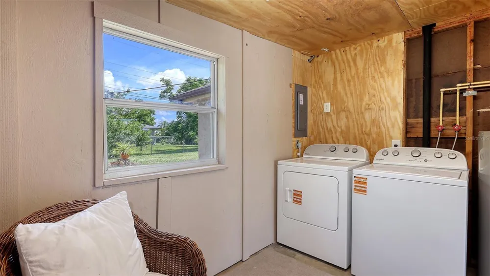 2551 WANETA DRIVE Sarasota, FL 34231